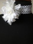 collare in pizzo bianco traforato con tulle e decorazione tessile a forma di fiore 10 euro